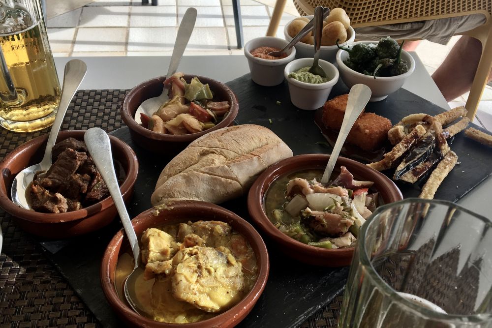 Tapas pro dva, typické jídlo v místní hospůdce na Gran Canaria, autor: Pavla Jelínková