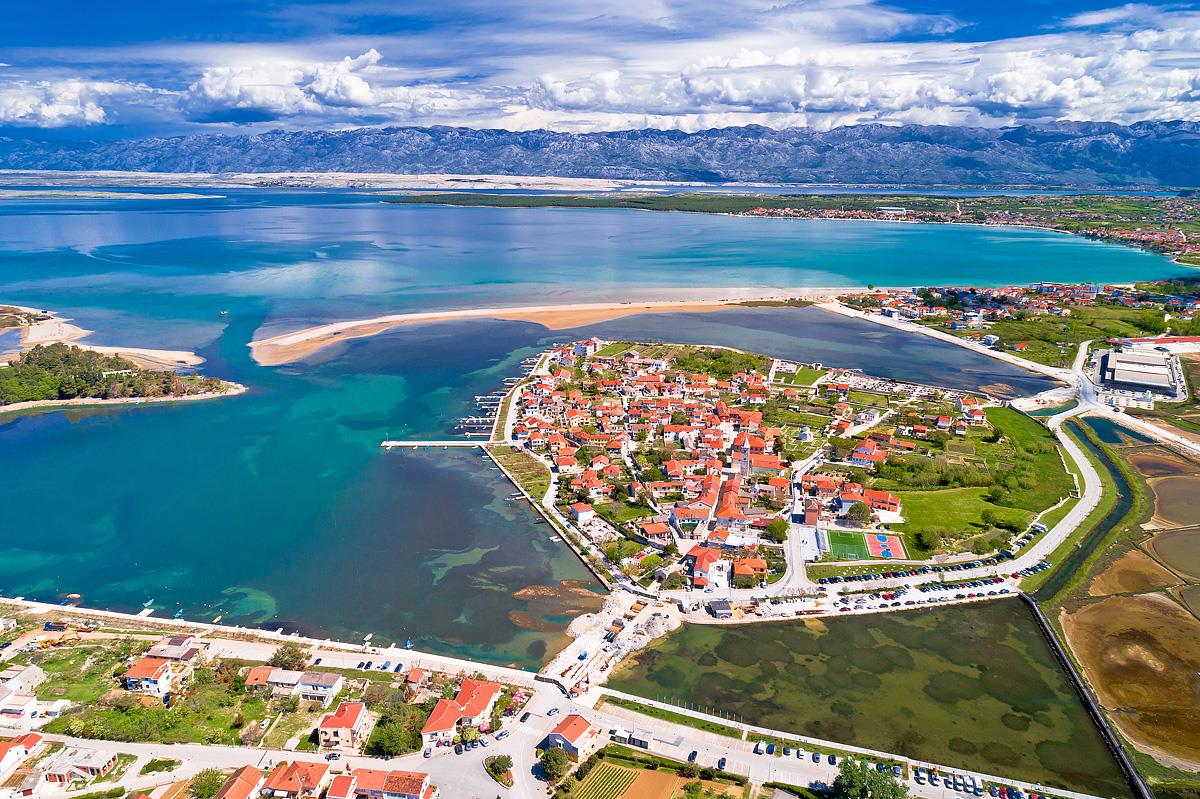 Pláž a bahenní lázně u města Nin, Zadar