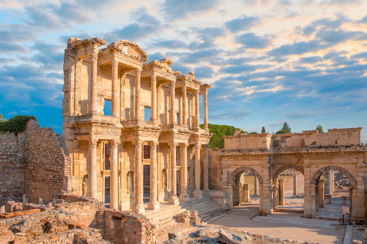 Hadriánova brána v Efesu