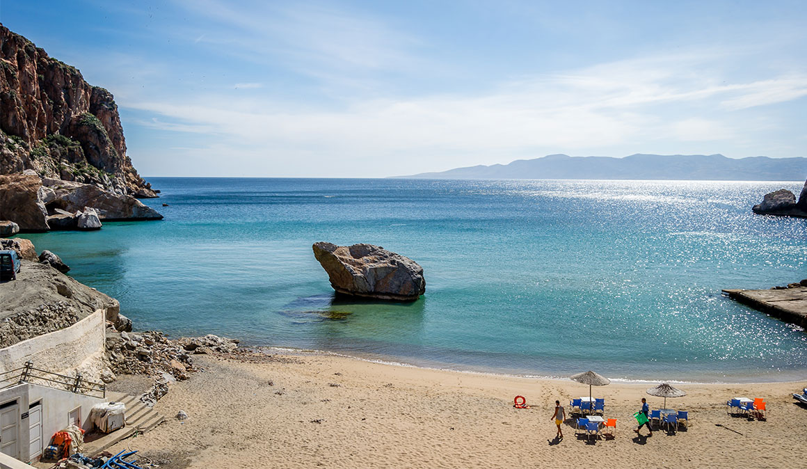 Pláž na pobřeží Středozemního moře, Maroko