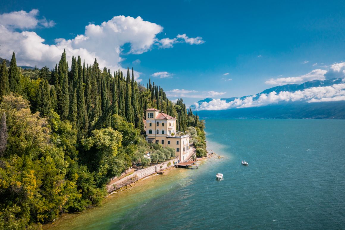 Typická vila na břehu jezera Garda