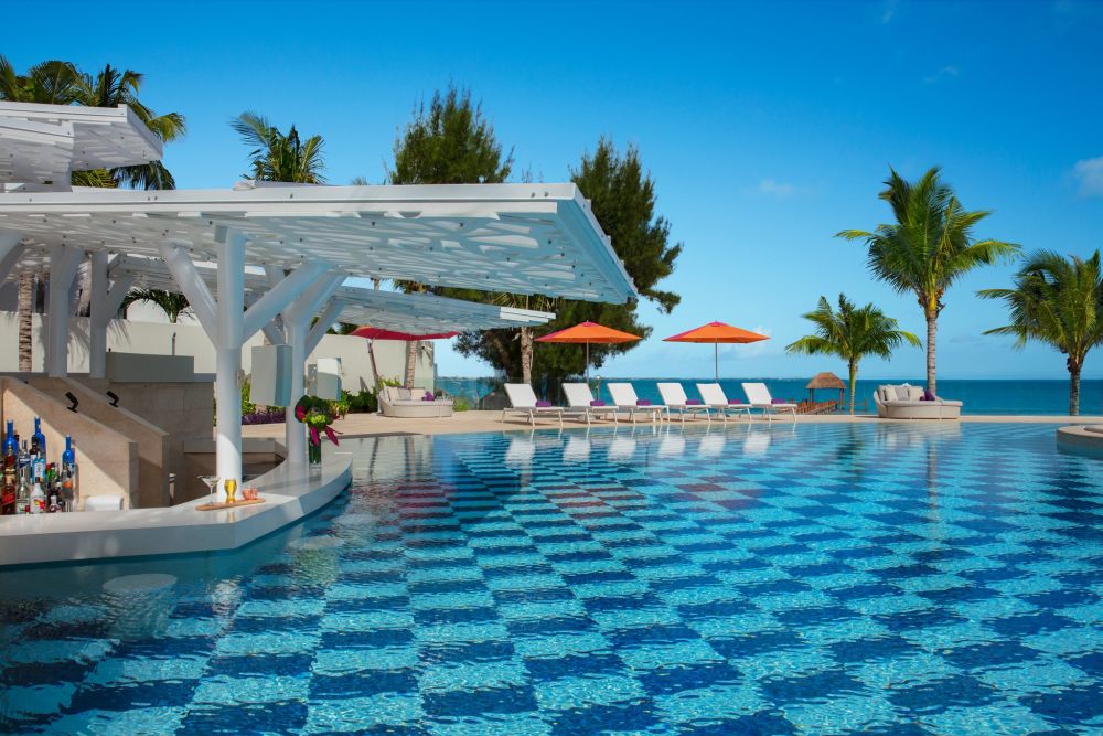 Infinity bazén - Breathless Cancun Soul Resort