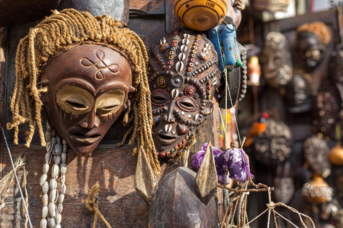 Dřevěné masky ze Zanzibaru