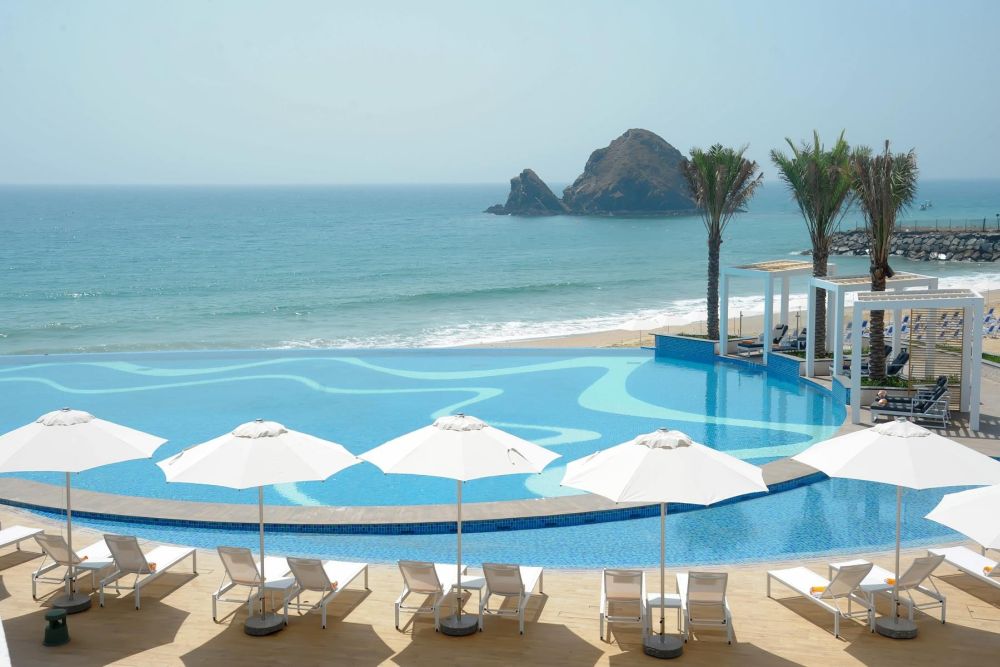 Infinity bazén Royal M Al Aqah Beach Hotel