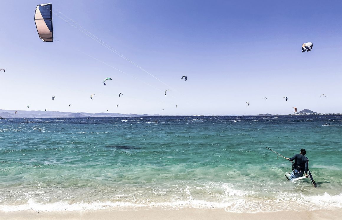 Větrná pláž se surfy, Naxos Větrná pláž se surfy, Naxos
