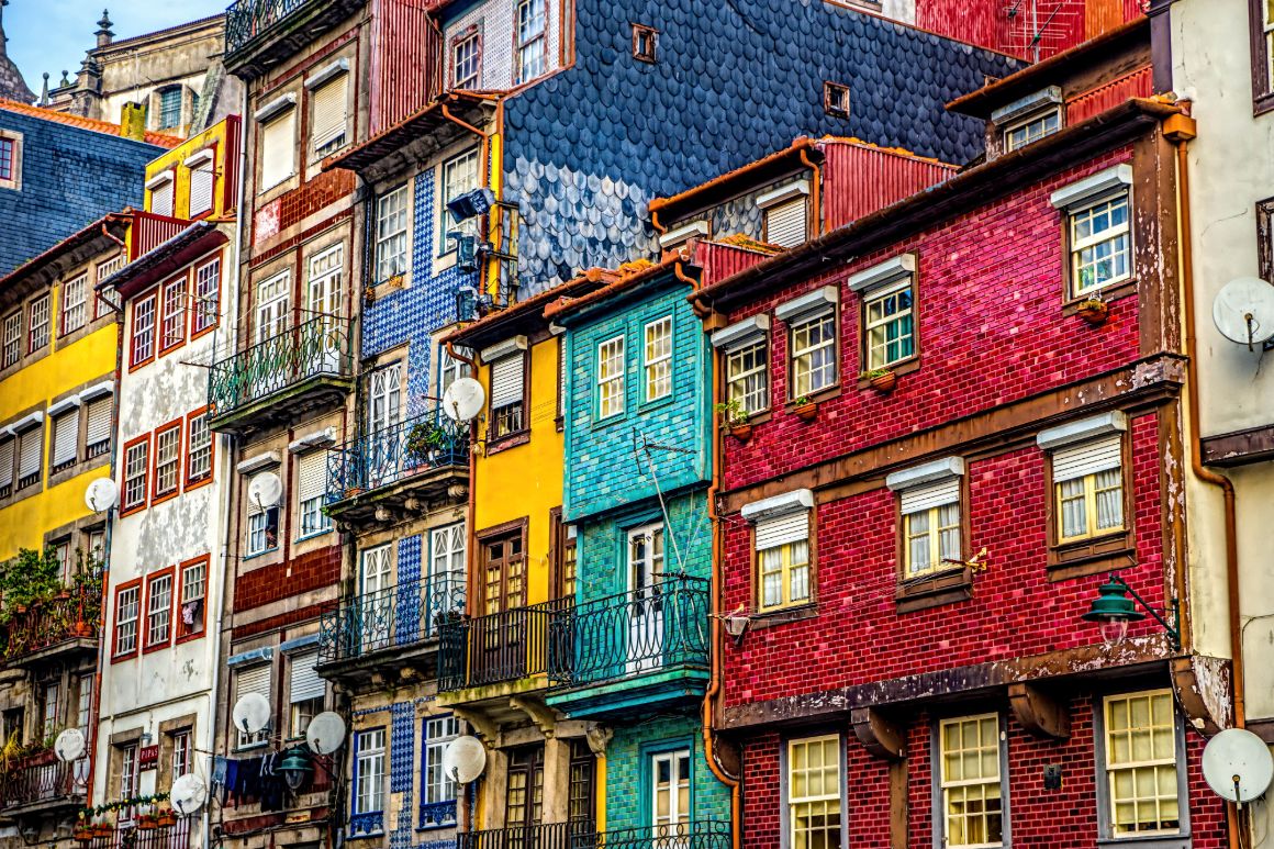 Barevné domy v Portu, Portugalsko