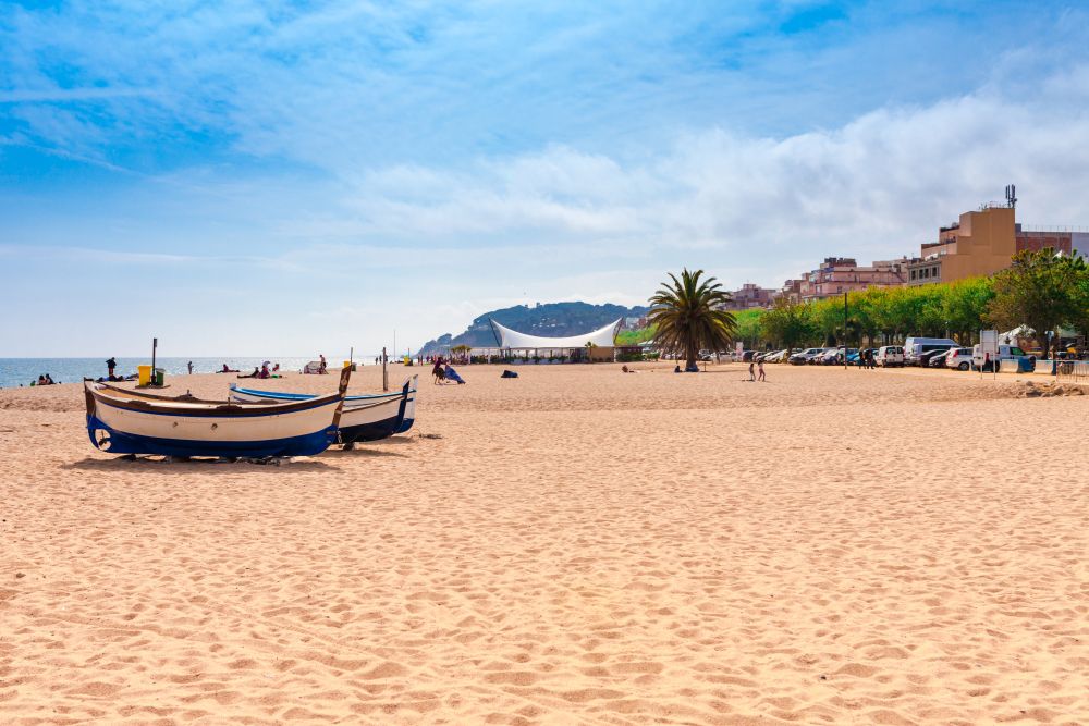 Pláž v letovisku Calella, Costa Brava