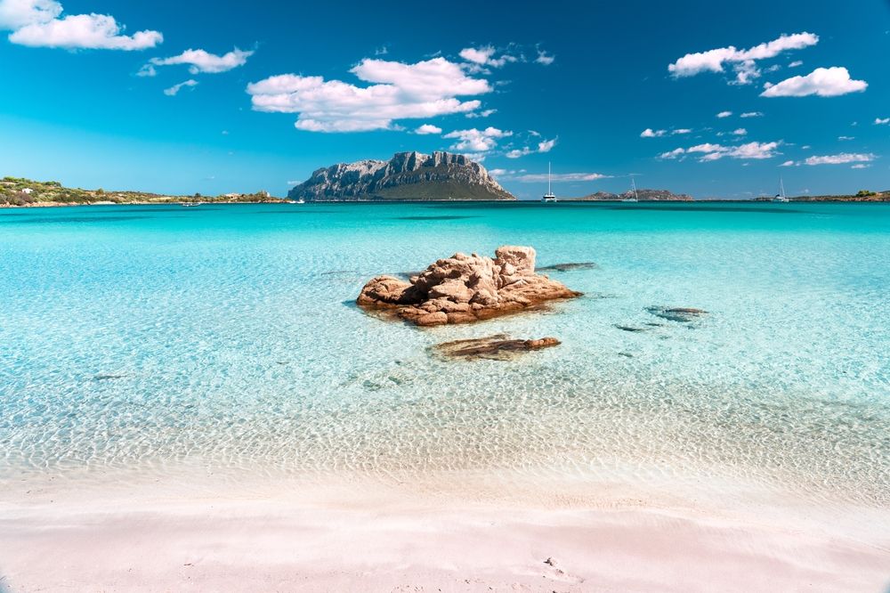Pláž v Porto Istana, Sardinie 