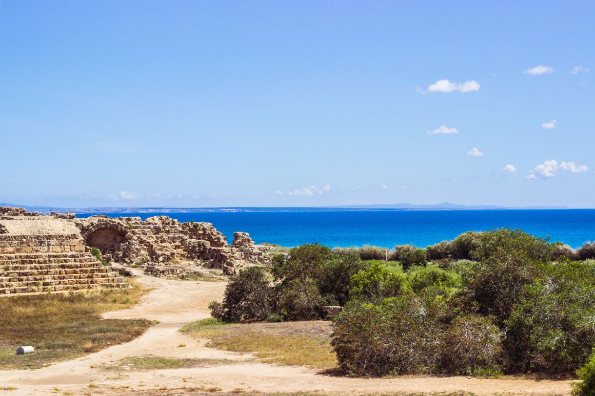 Pláž Salamis s antickými ruinami, Kypr