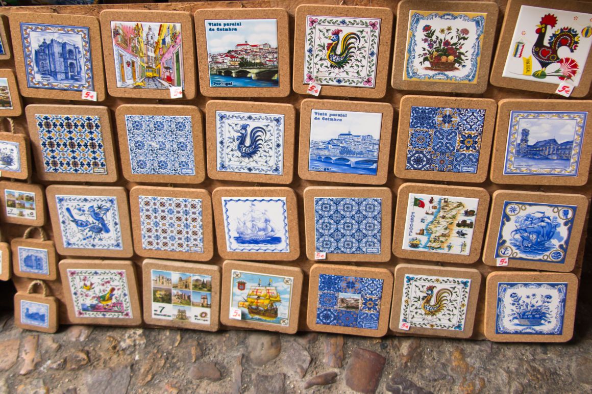 Nejtypičtější suvenýr z Portugalska, azulejos a korek