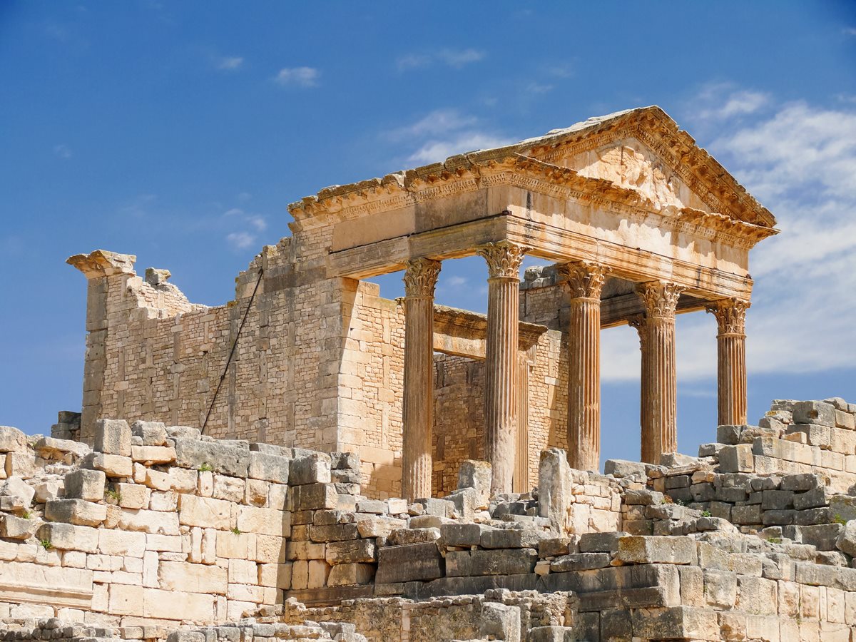 Ruiny římského chrámu v Douze