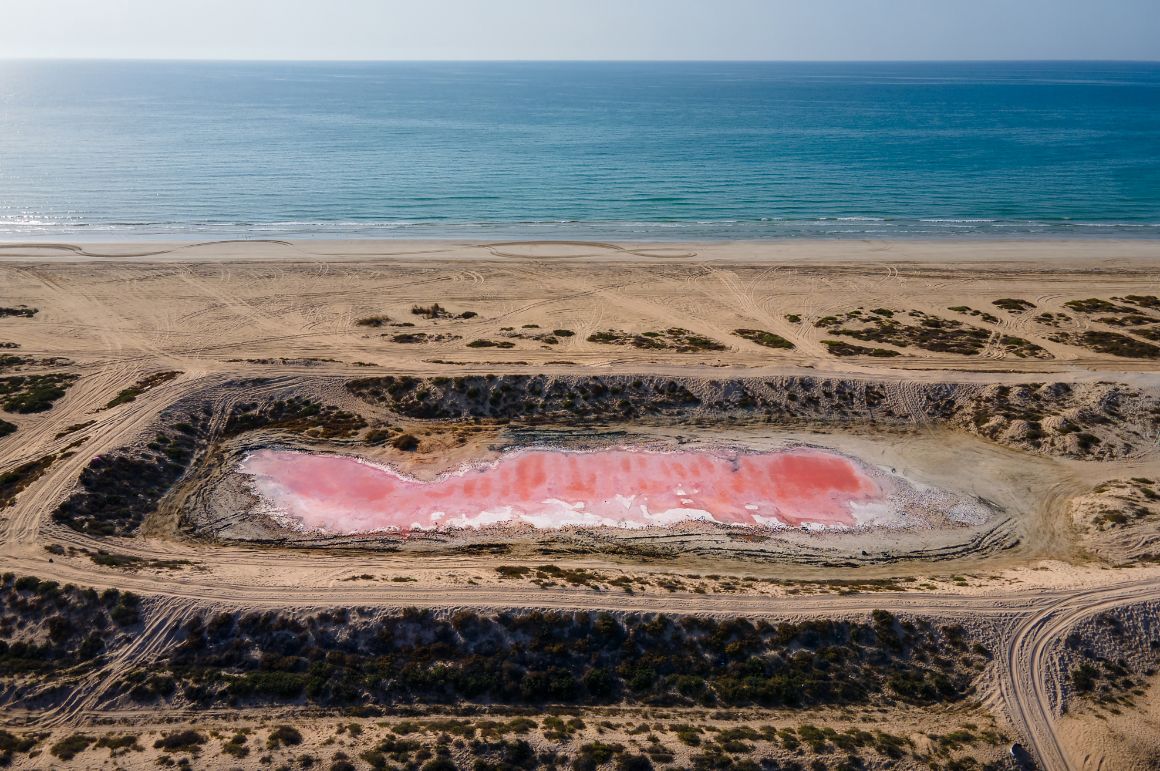 Pláž Al Rams s Růžovým jezerem, Ras Al Khaimah