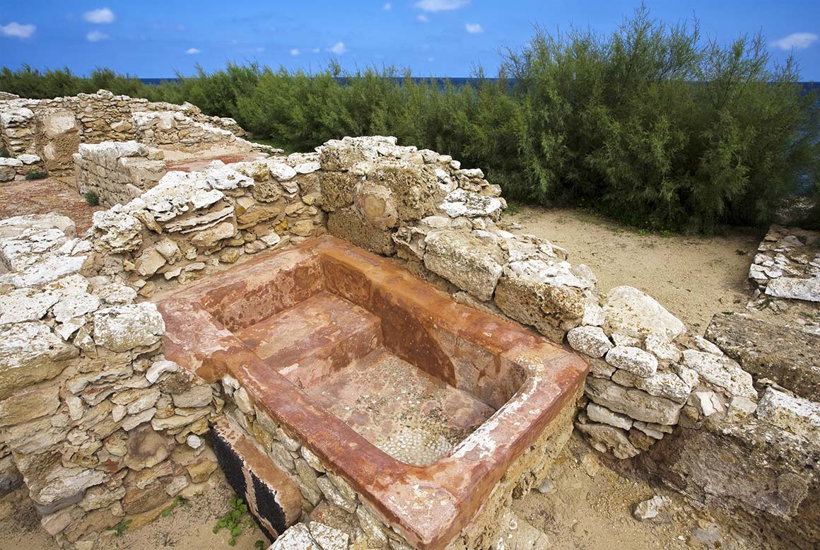 Ruiny města Kerkouan, koupelna s vanou