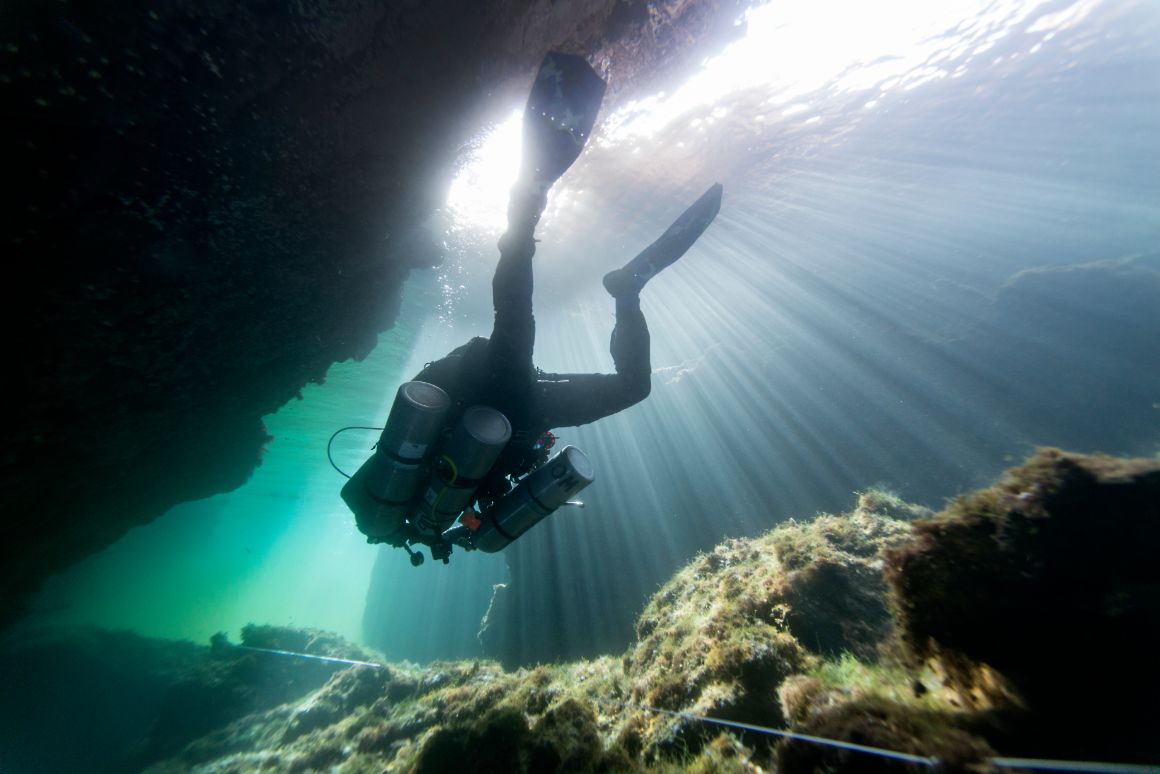 Potápění v podvodních jeskyních, Attika