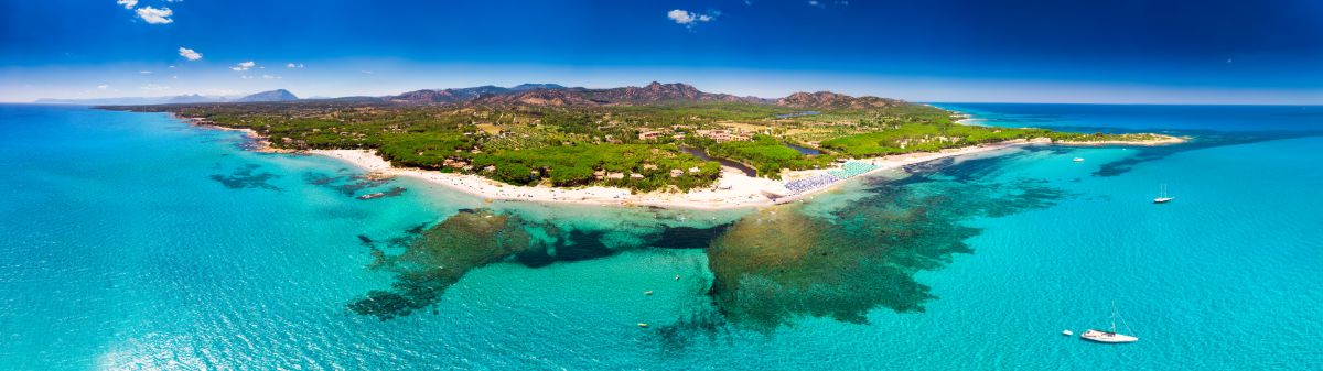 Pobřeží Sardinie je rájem potápěčů