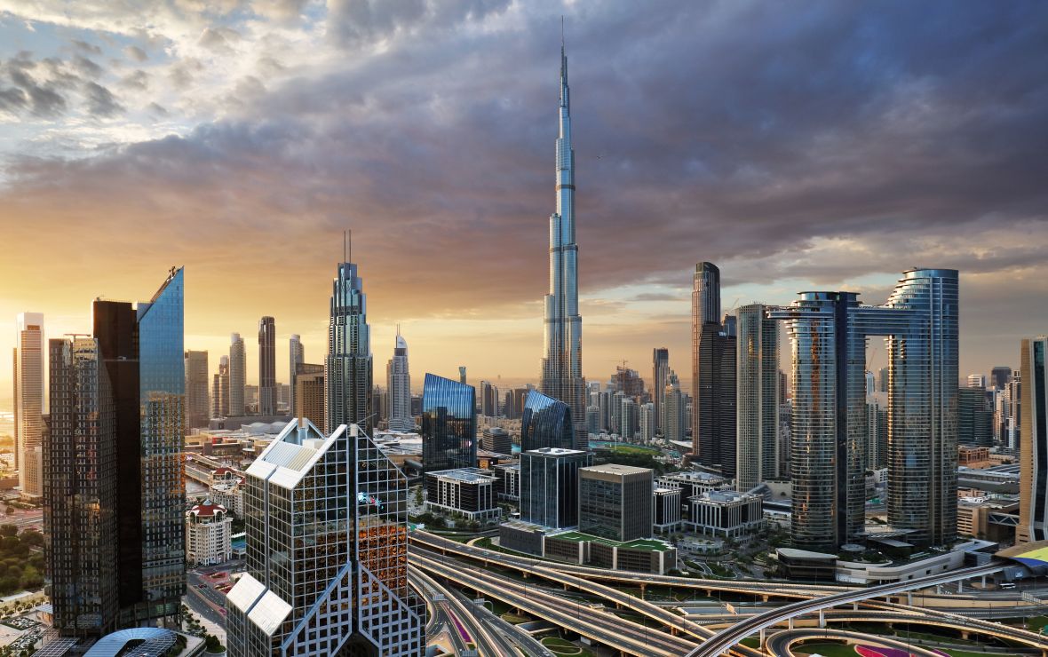 Sky View Dubai napravo, Burdž Chalífa uprostřed