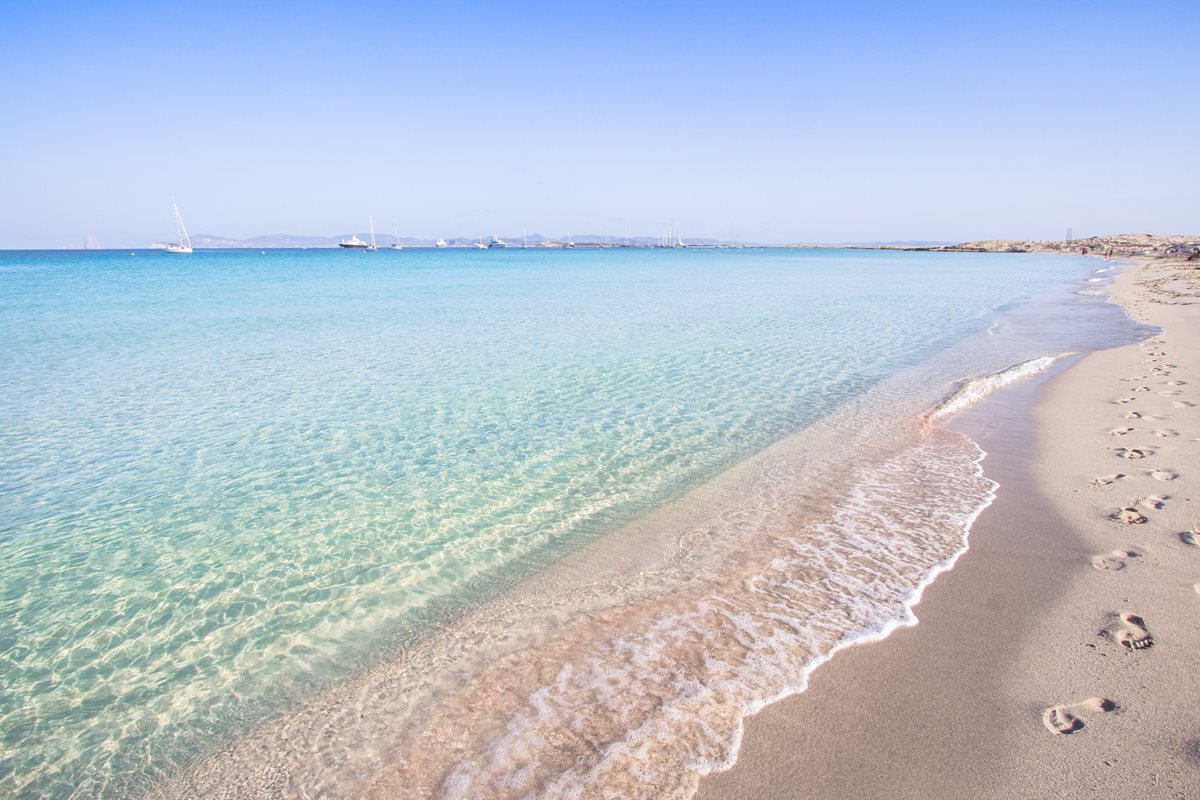 Pláž Ses Illetes, Formentera, Španělsko