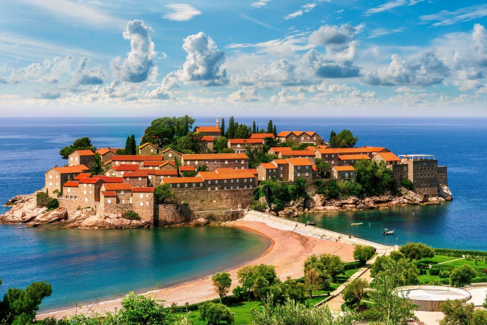 Přístup na ostrov Sveti Stefan