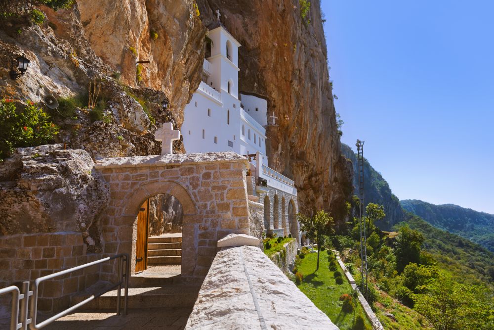 Vstupní brána do klášteru Ostrog 