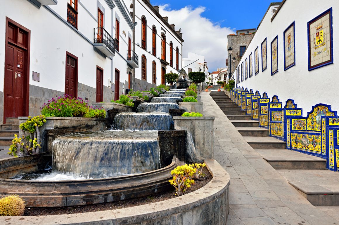 Vesnice Firgas s kaskádovým vodopádem, Gran Canaria, Španělsko