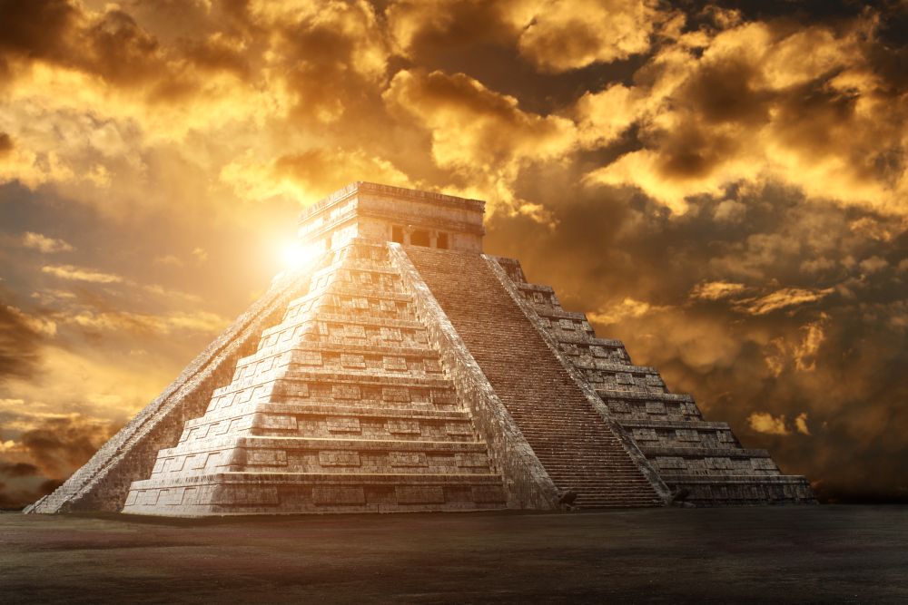 Slunce za pyramidou Chichén Itzá