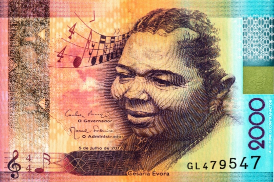 Královna morny Cesária Évora na kapverdské bankovce z roku 2014