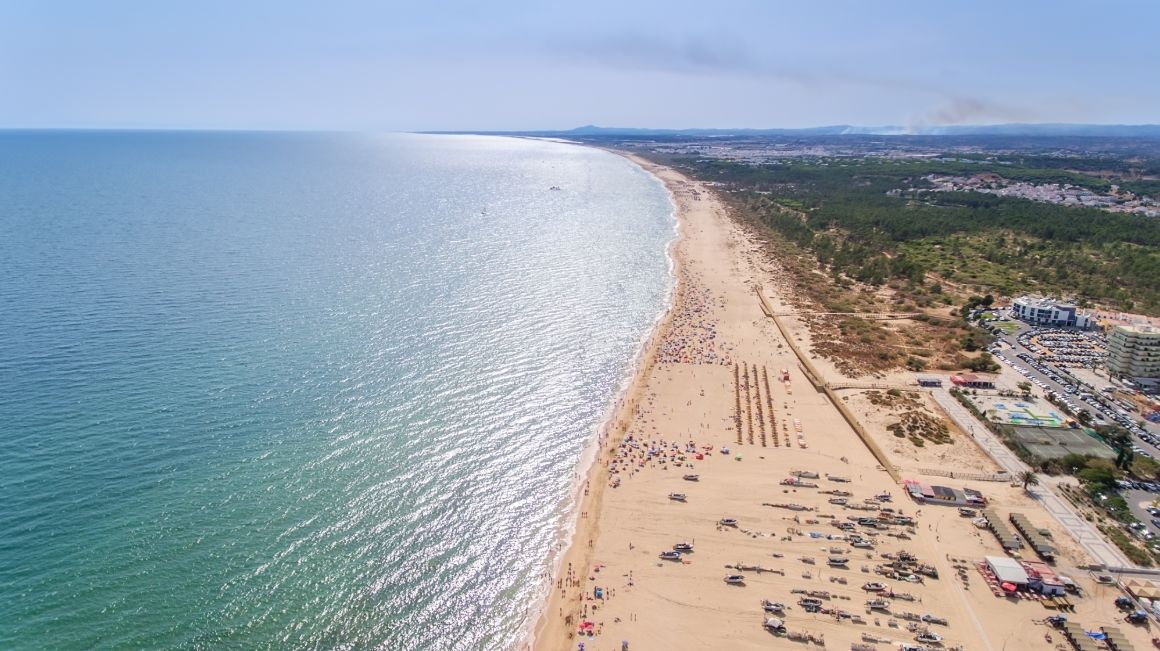 Pláž Monte Gordo, Algarve, Portugalsko