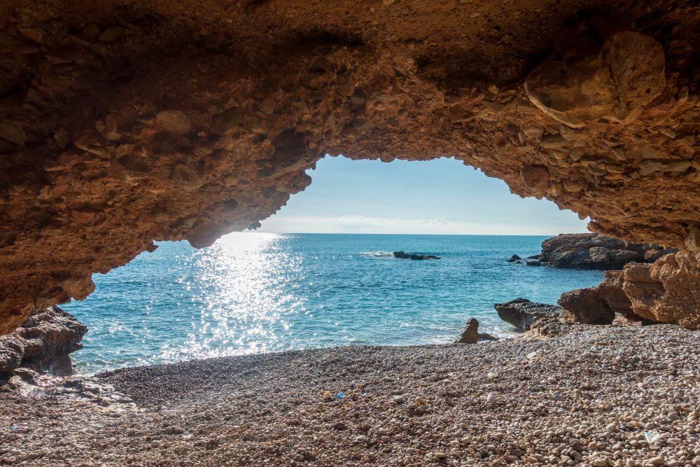 Divoká pláž v Sierra de Irta, Alcoceber