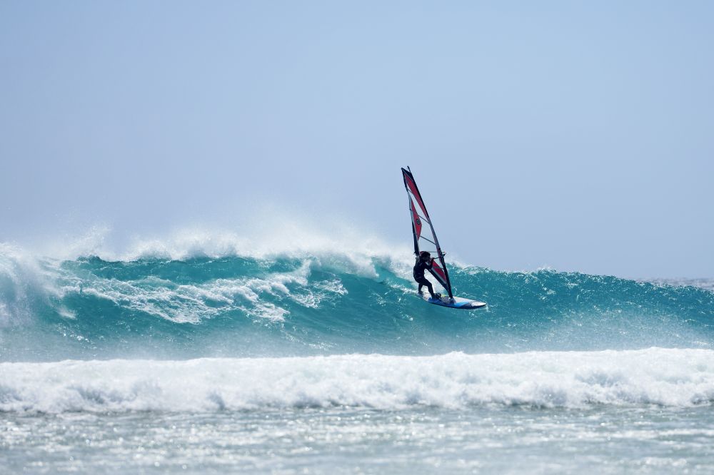 Windsurfing na pláži Risco del Paso