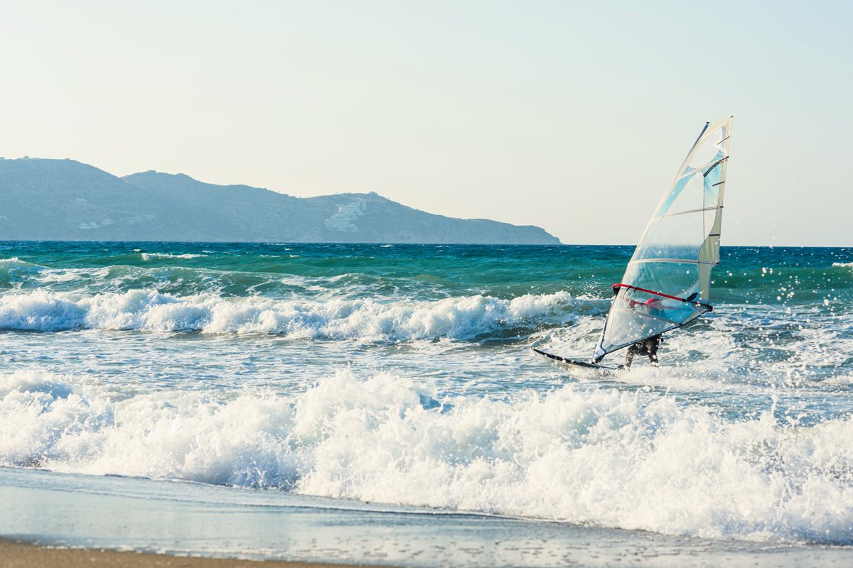 Windsurfing patří mezi oblíbené sporty na Krétě Windsurfing patří mezi oblíbené sporty na Krétě