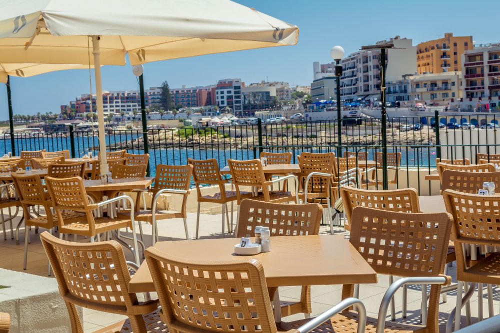 Plážová kavárna, Bugibba, Malta