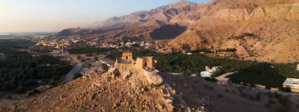 Pohoří Hajar s pevností Dhayah, Ras Al Khaimah, SAE