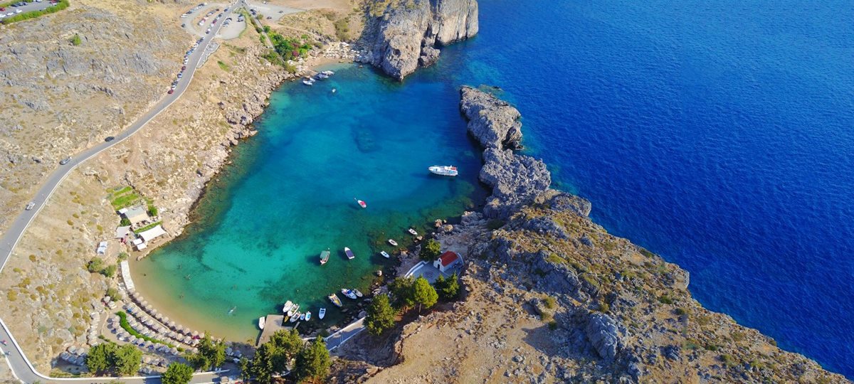 Zátoka sv. Pavla u města Lindos, ostrov Rhodos