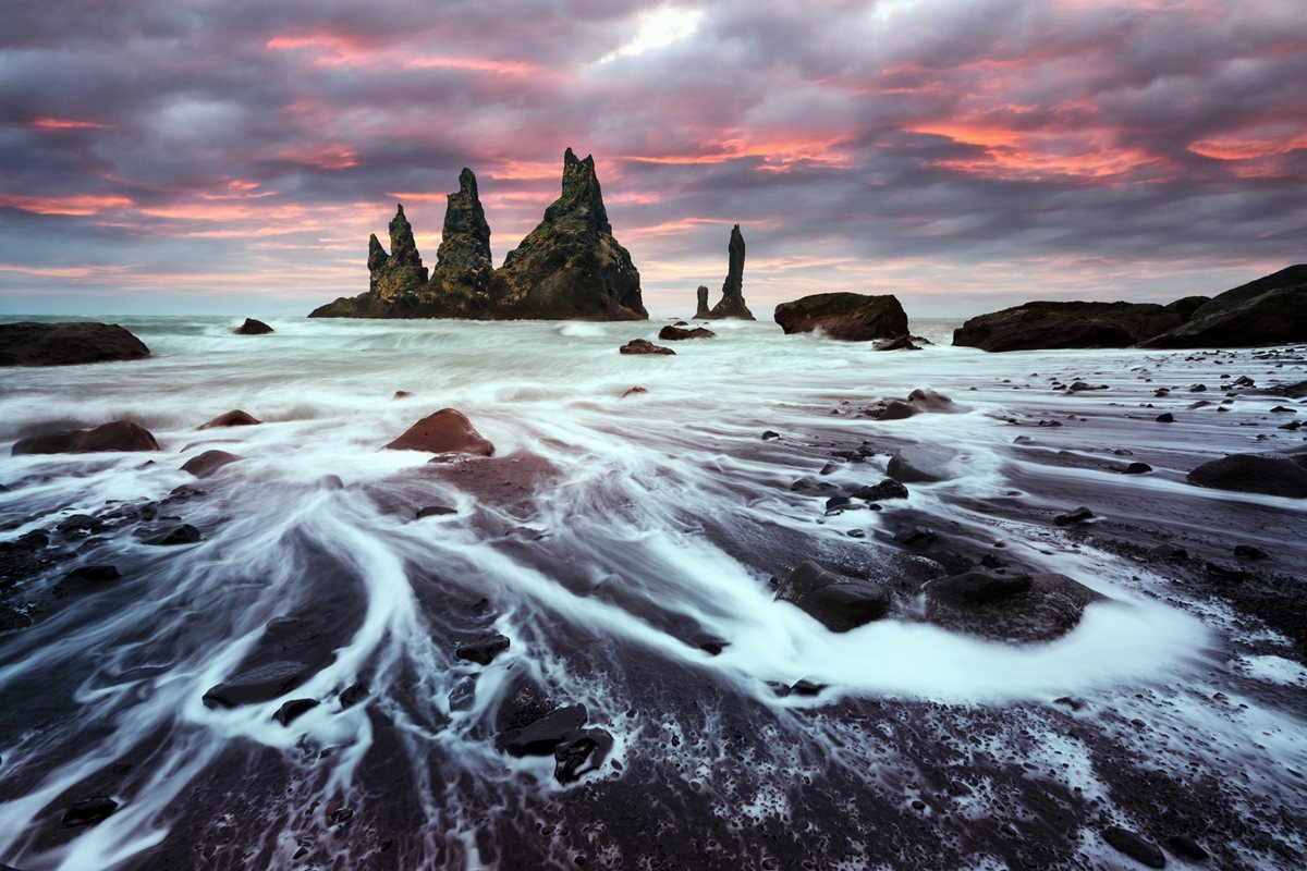 Islandská pláž Reynisfjara