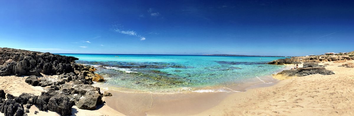 Pláž na ostrově Formentera, Španělsko