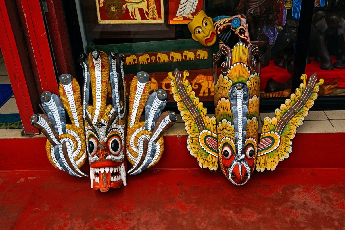 Dřevěné masky ze Srí Lanky