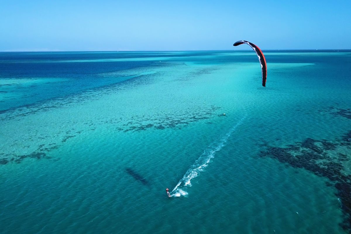 Kitesurfing u korálových útesů, Marsa Alam, Egypt