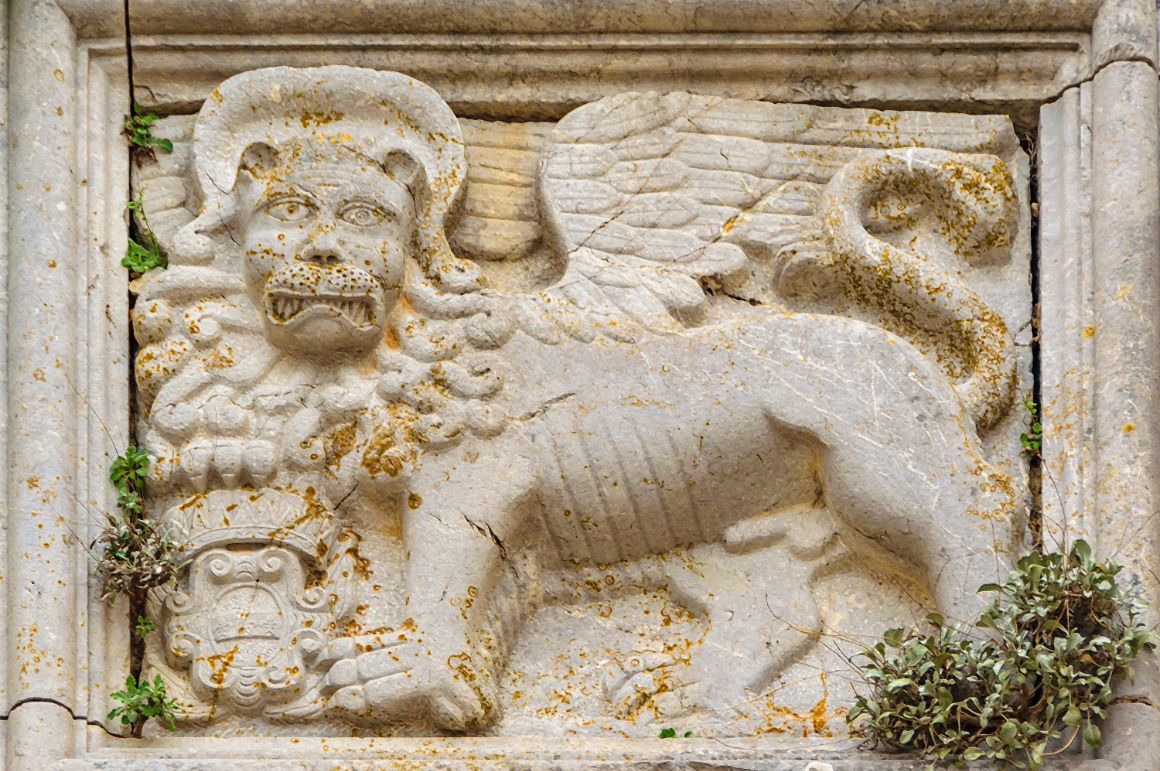 Okřídlený lev, znak Benátské republiky v pevnosti Palamidi nad městem Nafplio